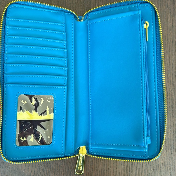 Peter Pan Loungefly Backpack & Wallet - Picture 9 of 9